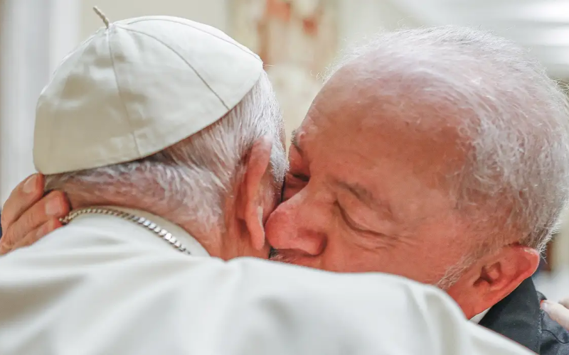Presidente Lula e Janja vão comparecer ao funeral do papa Francisco em Roma, diz Planalto