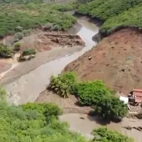 Chuvas no Sertão: Barragem rompe e causa alagamento no município de Conceição