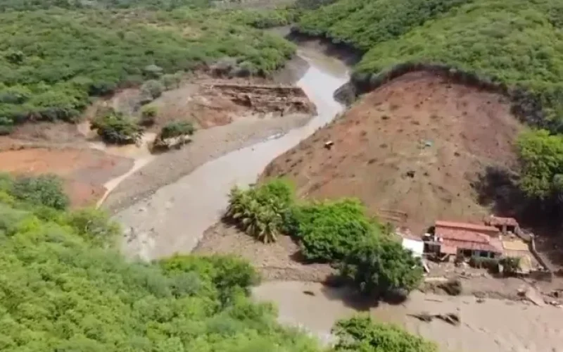 Chuvas no Sertão: Barragem rompe e causa alagamento no município de Conceição