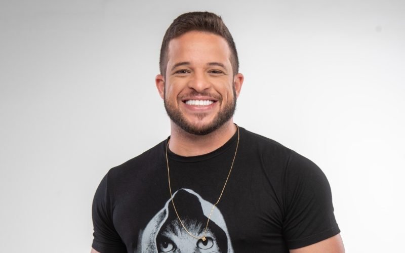 Flavio Andradde apresenta o show “Jogando Conversa Fora” em Campina Grande