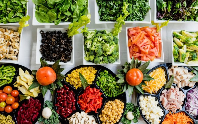 Câncer colorretal está relacionado a hábitos alimentares e cresce entre pessoas com menos de 50 anos