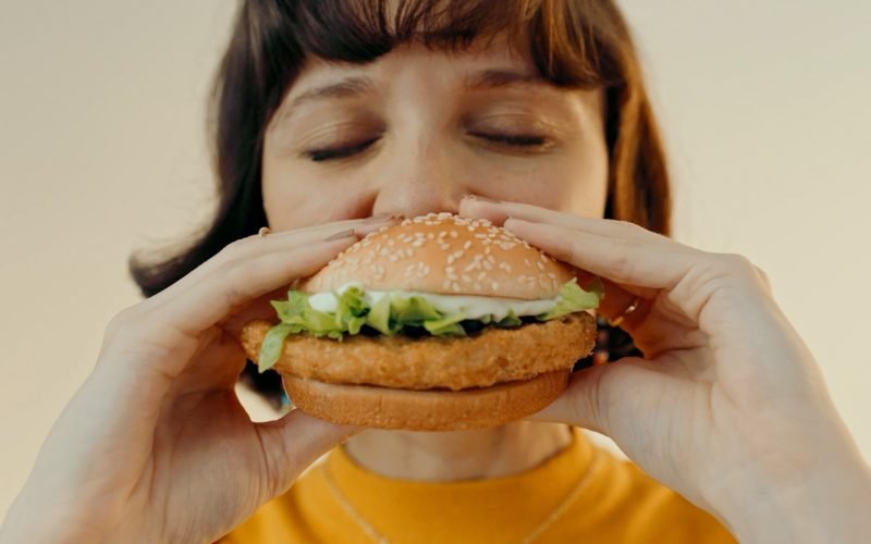 McDonald’s anuncia McChicken Duplo e Lemon Pepper, os novos membros da família McChicken
