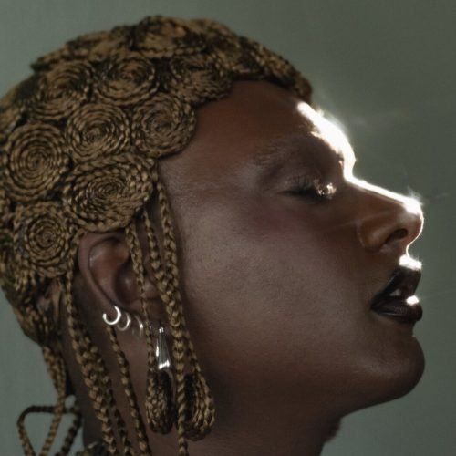 Com últimos ingressos disponíveis, show de Liniker em João Pessoa confirma sucesso da turnê