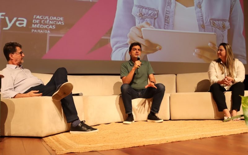 Afya Paraíba realiza mesa redonda sobre inovação e tecnologia no ensino da medicina