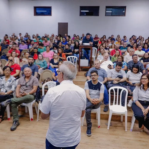 Cícero anuncia reajuste de 27,5% na gratificação de gestores escolares da Rede Municipal