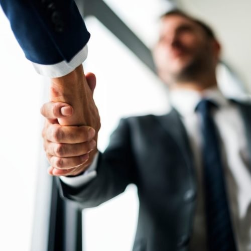 Como o networking estratégico transforma profissionais em autoridades de mercado