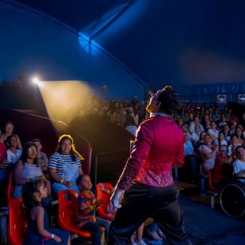 Circo Kroner promove espetáculo inclusivo gratuito em Canpina Grande