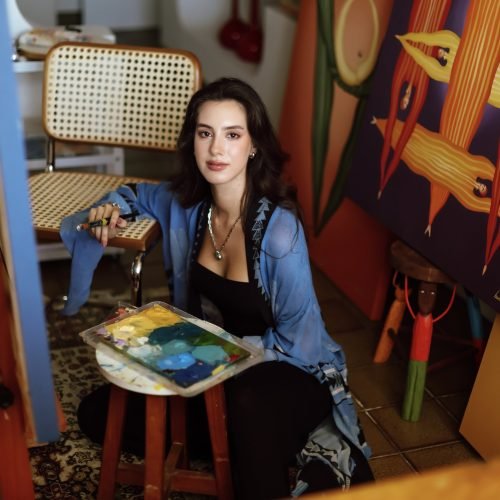 Obras de Isadora Rolim chegam ao Espaço Arte Brasil com telas e pinturas contemporâneas