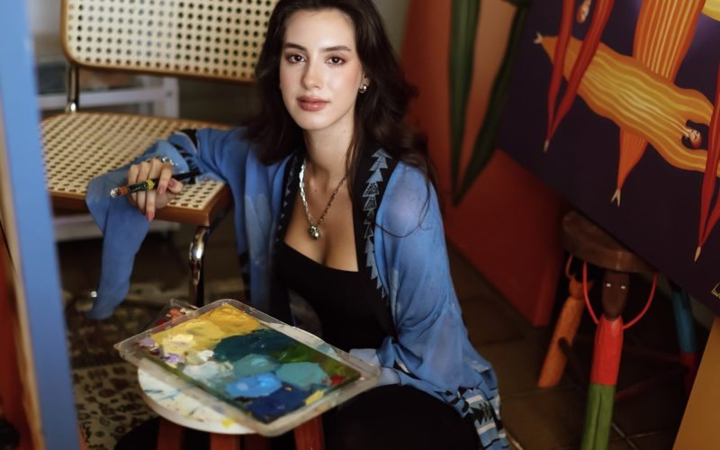 Obras de Isadora Rolim chegam ao Espaço Arte Brasil com telas e pinturas contemporâneas