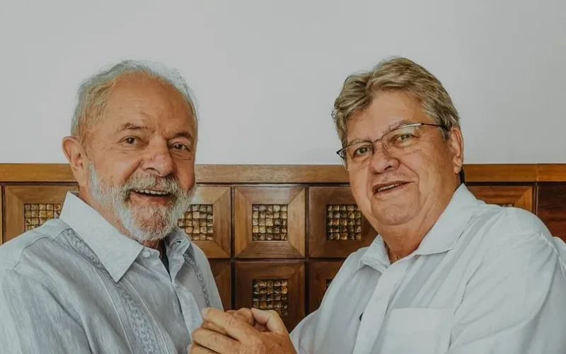 Presidente Lula homenageia Governador João Azevêdo com Ordem do Mérito Naval