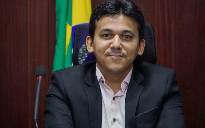 Prefeito de Santa Rita anuncia reajuste salarial acima do piso nacional para o magistério