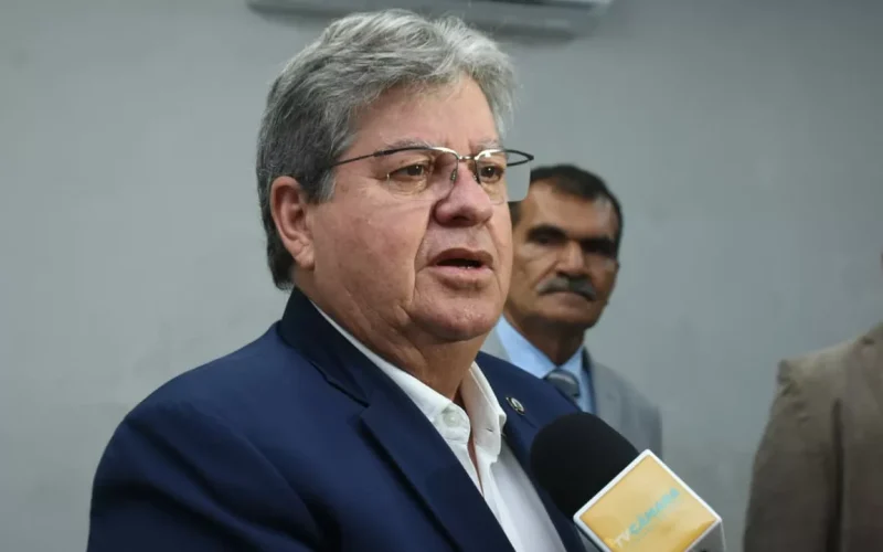 João Azevêdo evita polêmica e reforça cautela sobre articulações políticas de Cícero Lucena