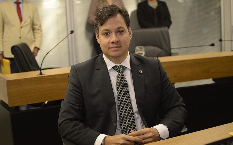Deputado estadual Júnior Araújo anuncia rompimento com governador João Azevêdo 
