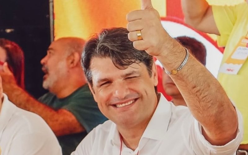 Léo Bezerra deixa presidência do PSB de João Pessoa a pedido de João Azevêdo