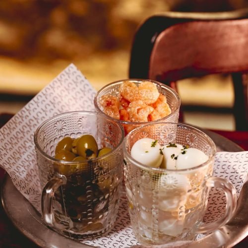 Loca agita Centro Histórico com happy hour e drinks em dobro
