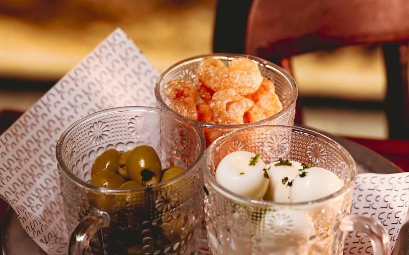 Loca agita Centro Histórico com happy hour e drinks em dobro