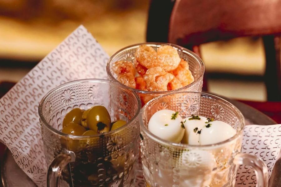 Loca agita Centro Histórico com happy hour e drinks em dobro