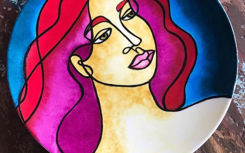 Luciana Oliveira apresenta delicadeza do mar em suas peças no Espaço Arte Brasil