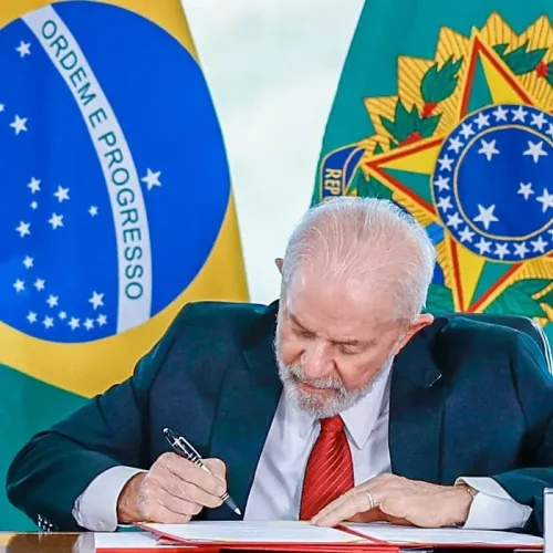 A 12 dias da eleição, Lula anuncia perdão de dívidas de MEIs, descontos e mudanças no teto