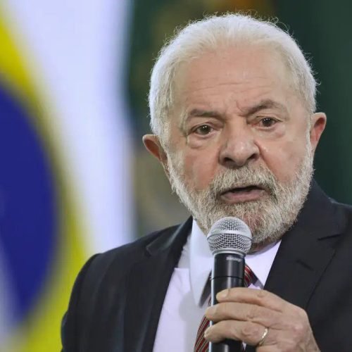 Três semanas após queda, Lula recebe liberação total para viajar de avião em novo boletim médico