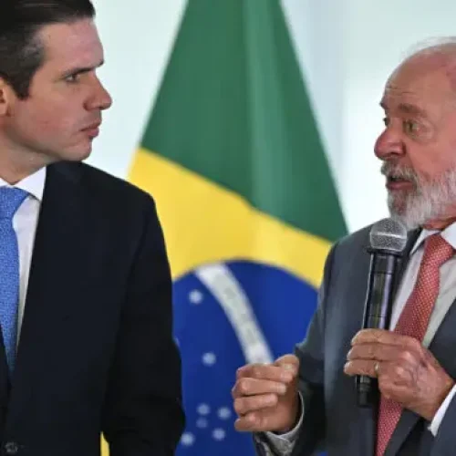 Lula comemora aprovação da PEC da Segurança Pública na Câmara e agradece a Hugo Motta