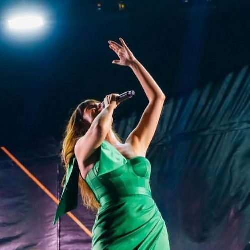 Mayana Neiva celebra nova fase artística, emociona o público e recebe título de cidadã pessoense