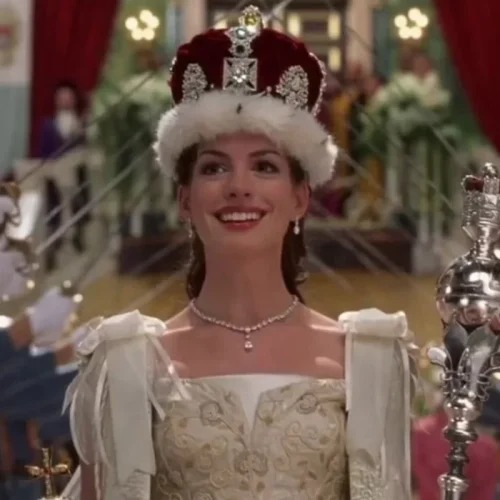 Após duas décadas, Anne Hathaway confirma O Diário da Princesa 3; relembre looks do filme