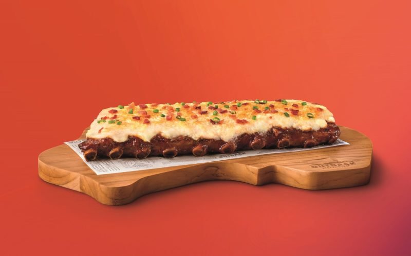 Outback lança torre Bloomin’ Onion com camarões, Ribs com Catupiry e sobremesa de brownie, KitKat e marshmallow