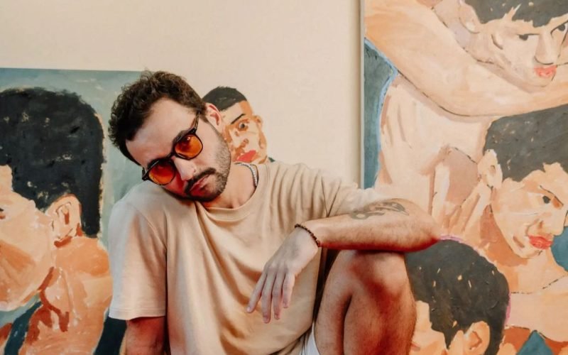 Pedro Delgado reimagina a masculinidade  nordestina em exposição impactante no Espaço Arte Brasil