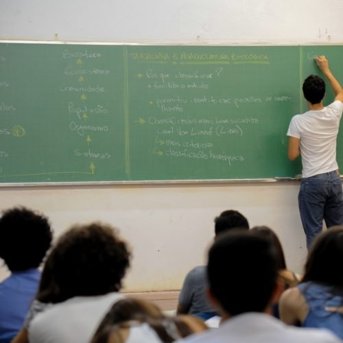 Governo da Paraíba anuncia edital de concurso público para o Magistério com 2 mil vagas