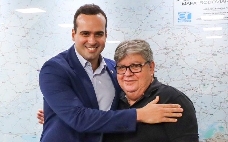 João antecipa transmissão do governo e passa comando do Estado a Lucas Ribeiro em 2 de abril