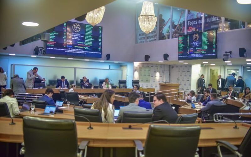 ALPB aprova projeto que proíbe fogos de artifício com estampido na Paraíba