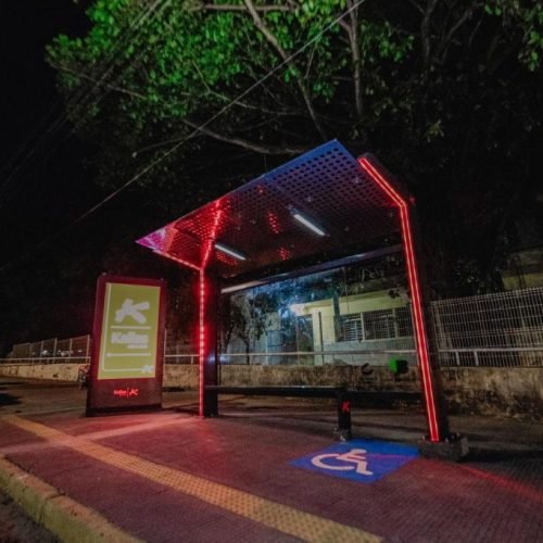 Capital ganha 400 novos abrigos nas paradas de ônibus para mais conforto e acessibilidade