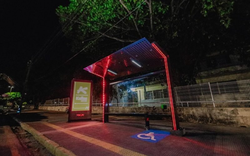 Capital ganha 400 novos abrigos nas paradas de ônibus para mais conforto e acessibilidade