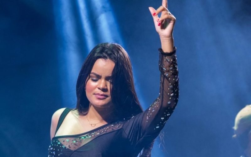Danieze Santiago reúne sucessos “das antigas” em show em João Pessoa, nesta sexta