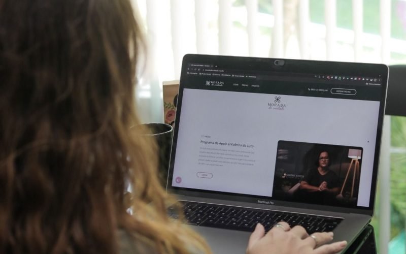 Do velório presencial ao memorial digital: a tecnologia que transforma o luto