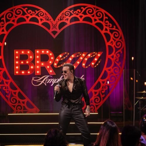 Com feats com Priscila Senna, Naiara Azevedo e Fred & Fabrício, John Amplificado lança novo EP