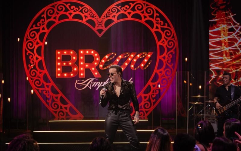 Com feats com Priscila Senna, Naiara Azevedo e Fred & Fabrício, John Amplificado lança novo EP