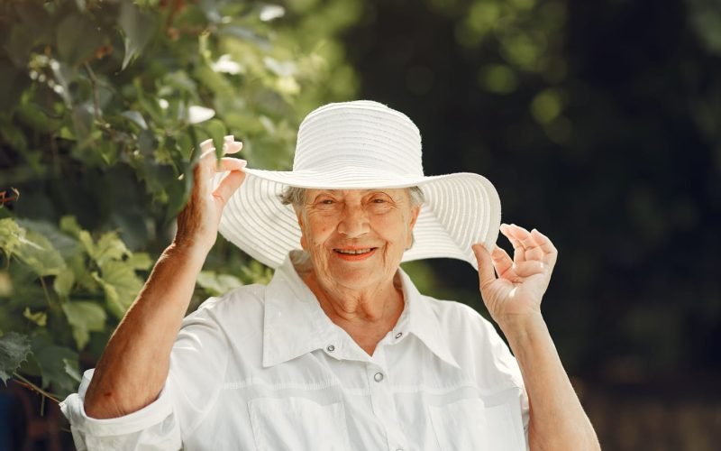 Verão mais quente exige atenção e alerta para riscos à saúde dos idosos