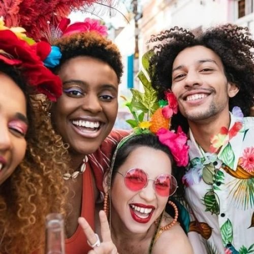 O Bloco Som na Calçadinha anima prévia carnavalesca à beira-mar de João Pessoa
