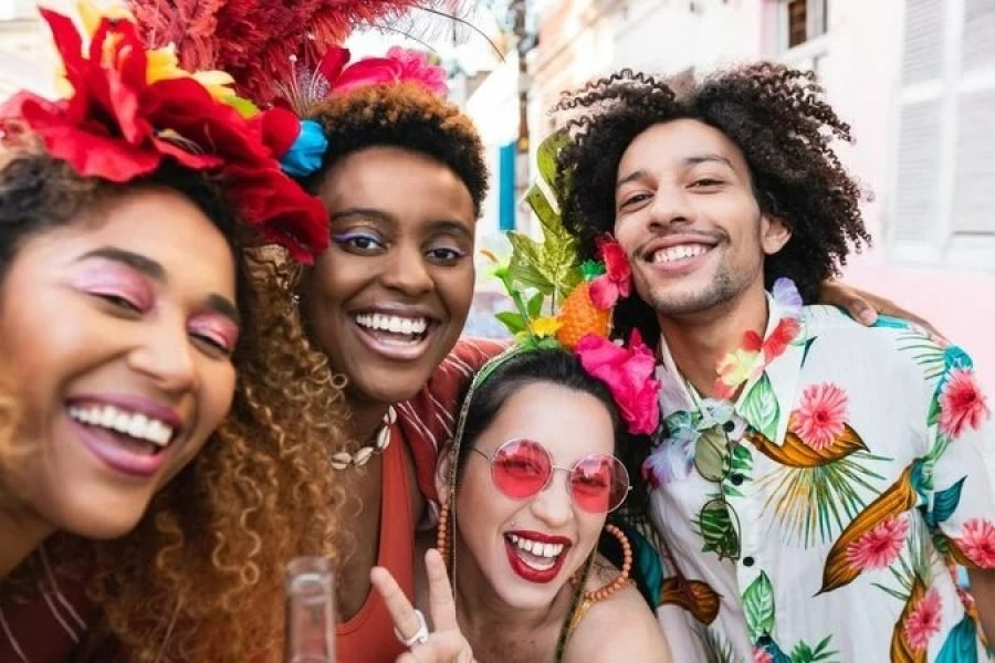 O Bloco Som na Calçadinha anima prévia carnavalesca à beira-mar de João Pessoa
