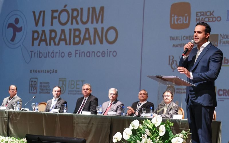 Governador Lucas assina acordo para ampliar educação fiscal nas escolas públicas da Paraíba