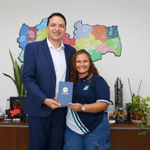 Secretário de Educação anuncia estudante da Rede Estadual como 1º lugar da Paraíba no Jovem Senador 2026