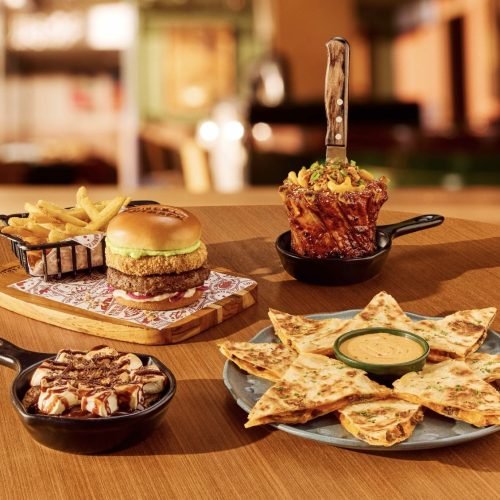 Outback atende pedidos dos consumidores e traz clássicos de volta em campanha com Dani Calabresa