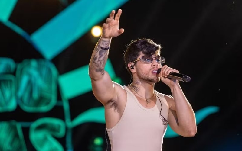 Menos é Mais, Felipe Amorim e Thiago Freitas no Puro Suco de Verão da Ilha Ecomax, no sábado