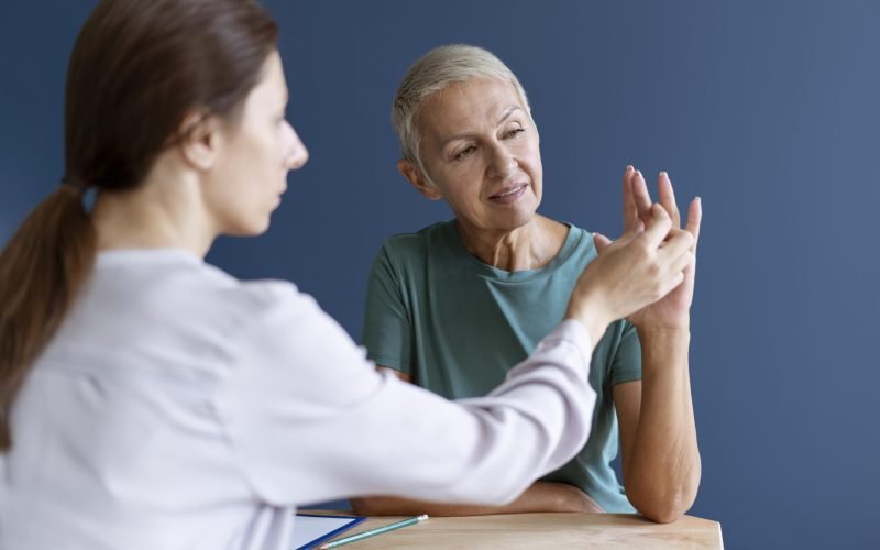 Parkinson pode surgir antes dos 50 anos, e diagnóstico precoce é essencial