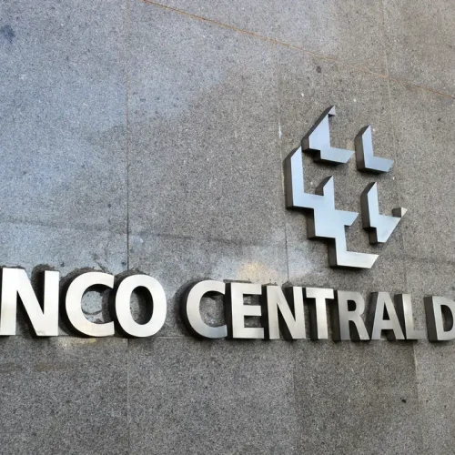 Nível de calote atinge 5,5% em janeiro e alcança maior nível desde 2017, aponta Banco Central
