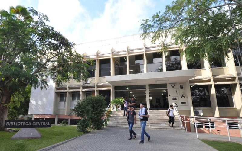 Edital de concurso público da UFCG com 151 vagas é publicado; confira todos os detalhes
