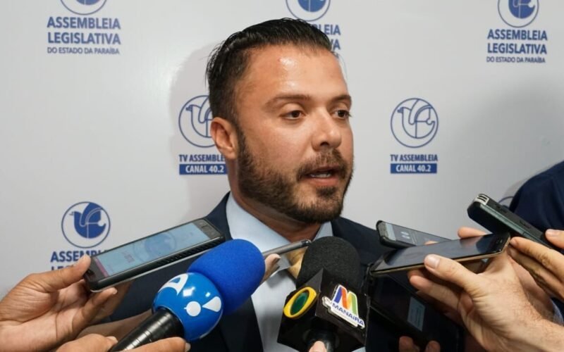 Caio Roberto desiste de licença e adia posse de Cicinho Lima na ALPB