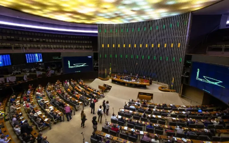 Câmara Federal aprova urgência de texto sobre impostos da reforma tributária